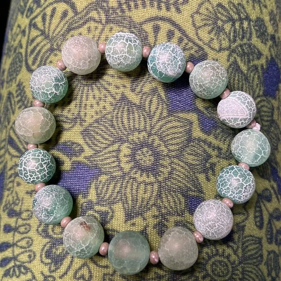 HP ๐Handmade Agate & glass bead stretch bracelet. 7โ Handcrafted. - Picture 3 of 4